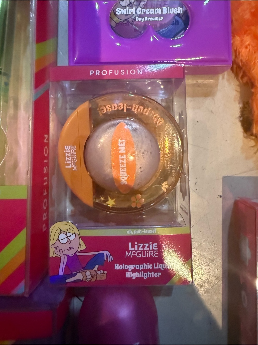 Lizzie McGuire Makeup & Brush Set - Picture 5 of 9